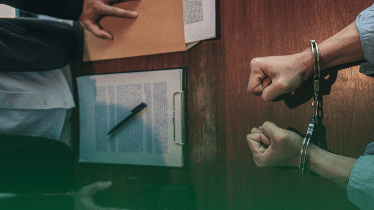 Como verificar se uma pessoa tem passagem pela polícia